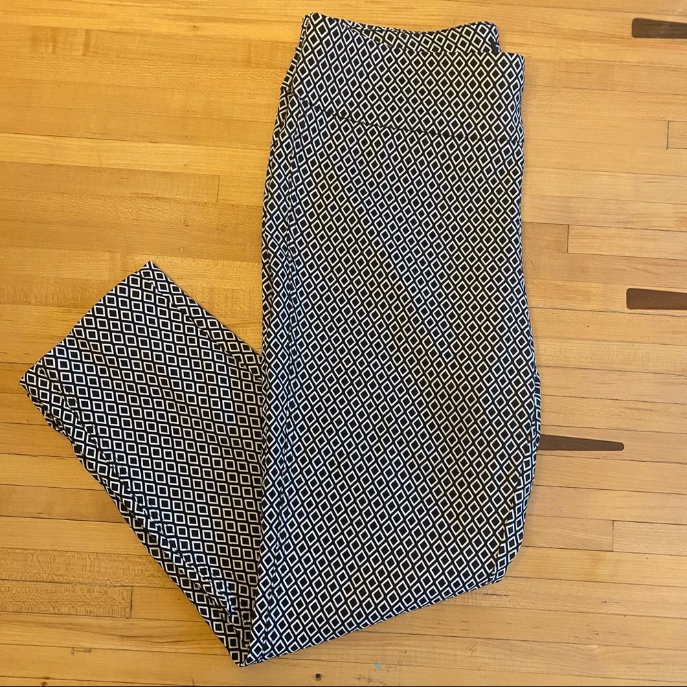 NY&CO Black & White Diamond Ankle Pants